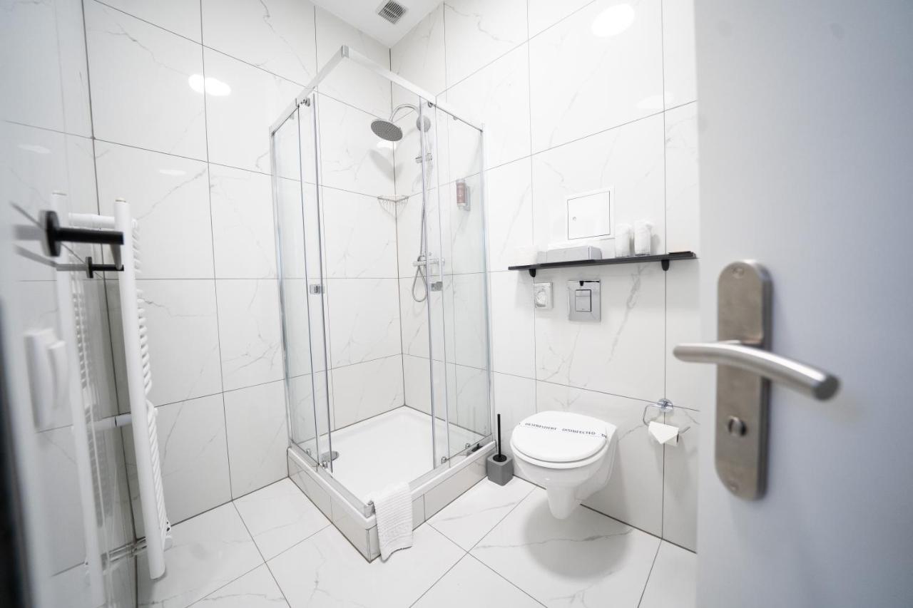 Hotel Zur Alten Stadtkellerei 莱比锡 外观 照片 A shower cubicle